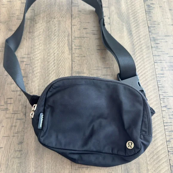 lululemon athletica Black Crossbody Bag - Picture 4 of 10